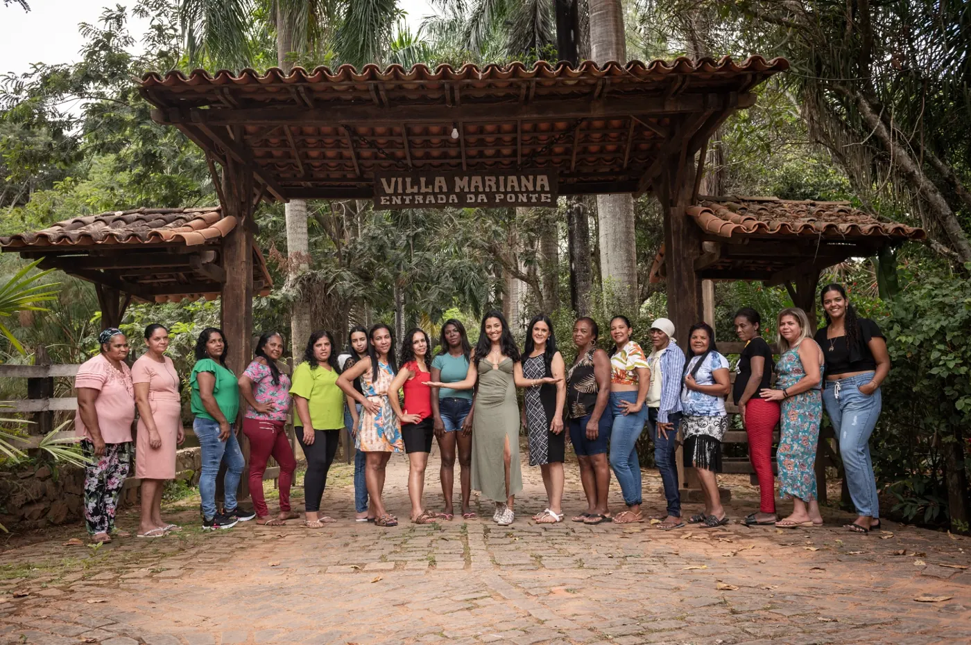 Safristas Donna Menina na entrada da Villa Mariana